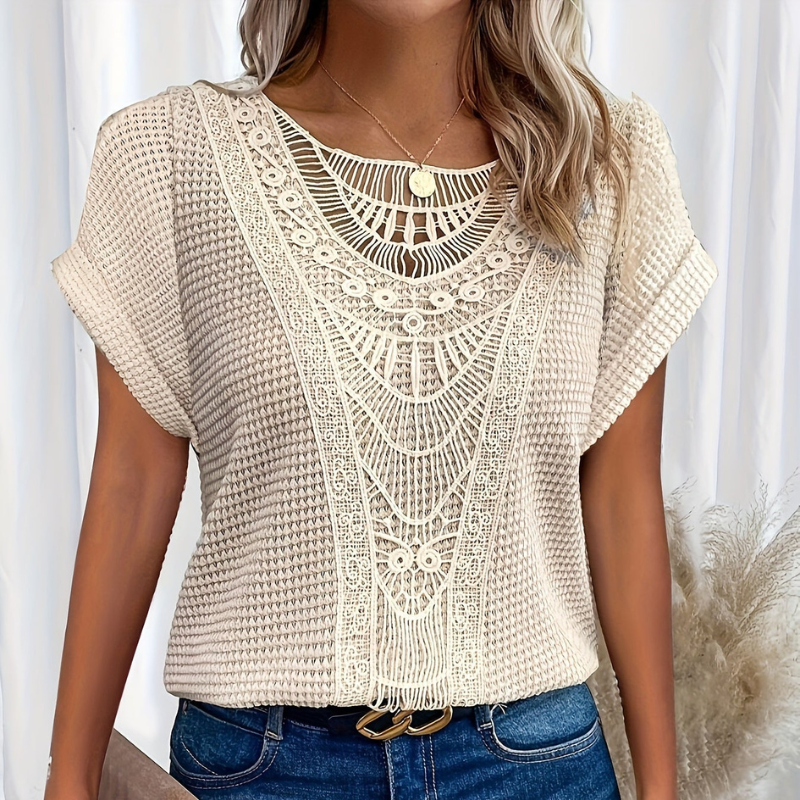 Well Tailored Blouse with a Graceful Silhouette