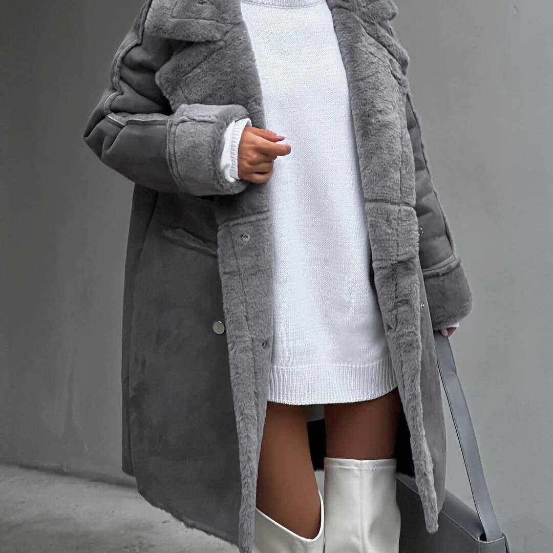 Well Tailored Coat with a Graceful Silhouette