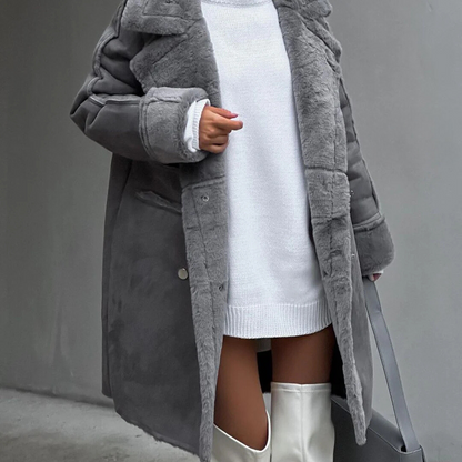 Well Tailored Coat with a Graceful Silhouette