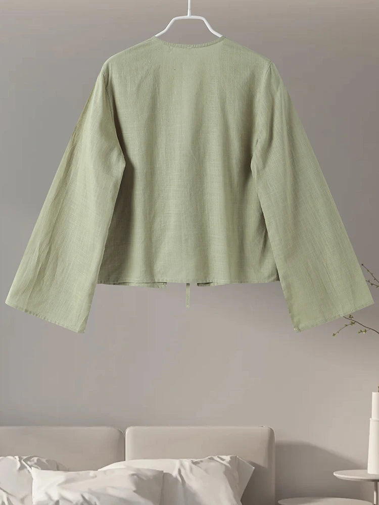 Beautifully Crafted Blouse in a Classic Style
