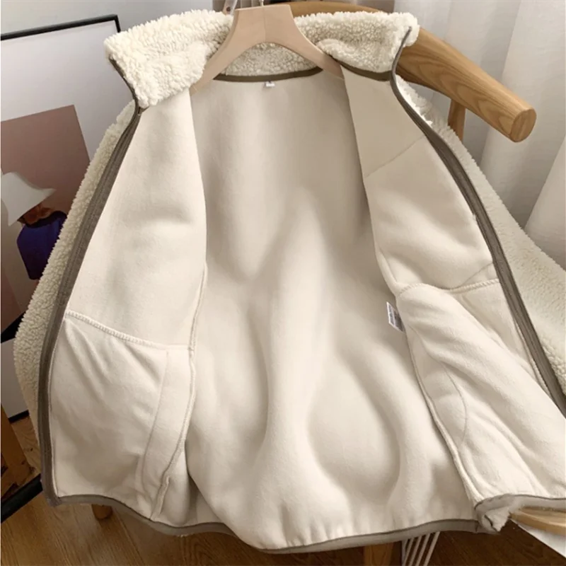 Well Tailored Jacket with a Graceful Silhouette