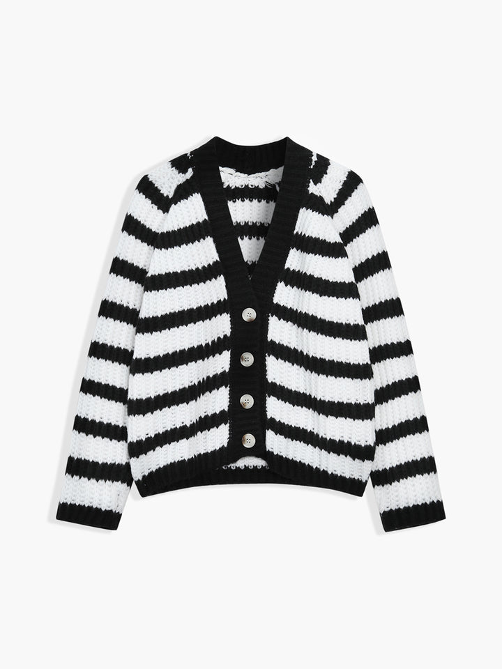 Well Tailored Cardigan with a Graceful Silhouette