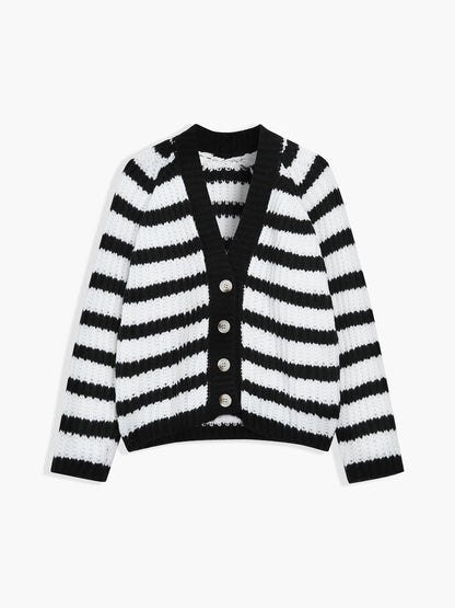 Well Tailored Cardigan with a Graceful Silhouette