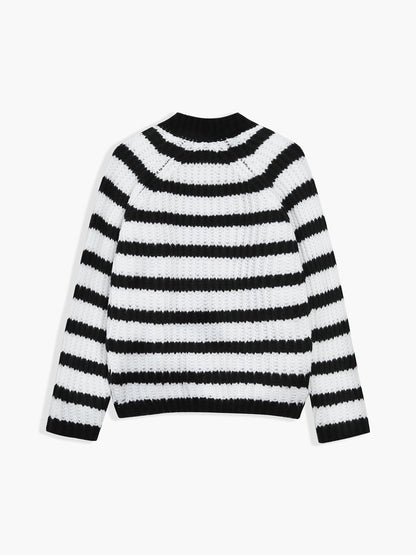 Well Tailored Cardigan with a Graceful Silhouette