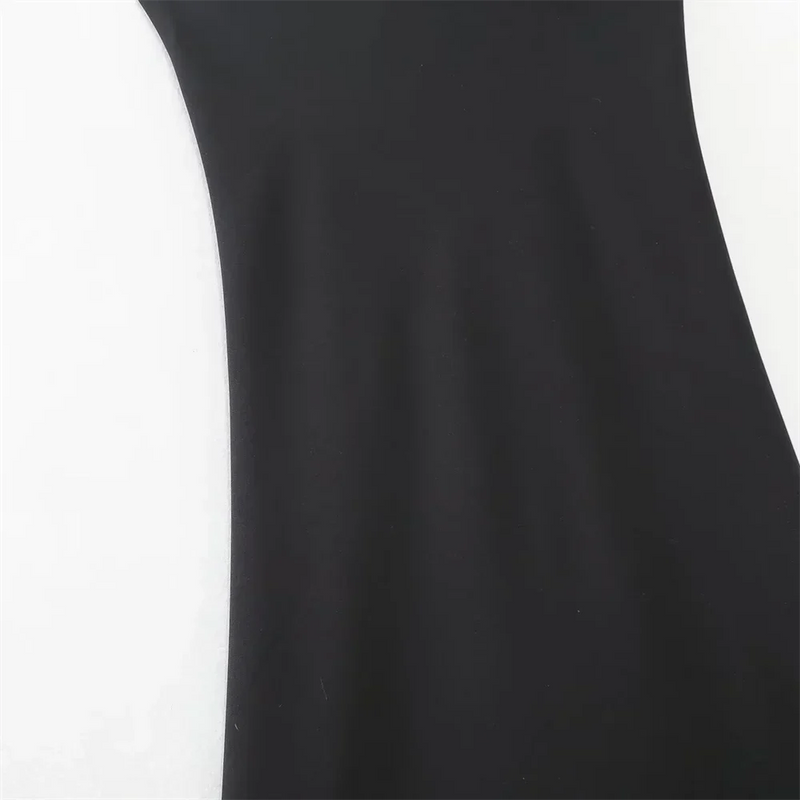 Beautifully Finished Garment in a Timeless Design