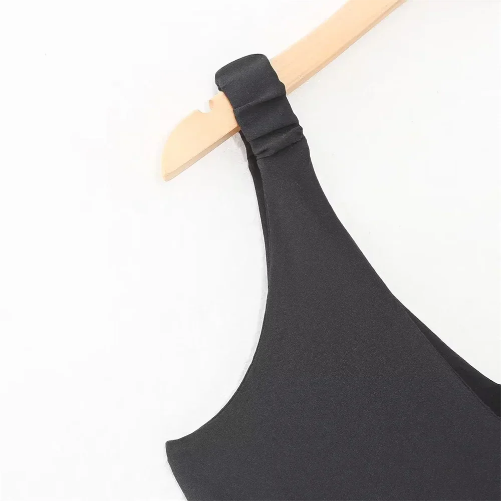 Beautifully Finished Garment in a Timeless Design
