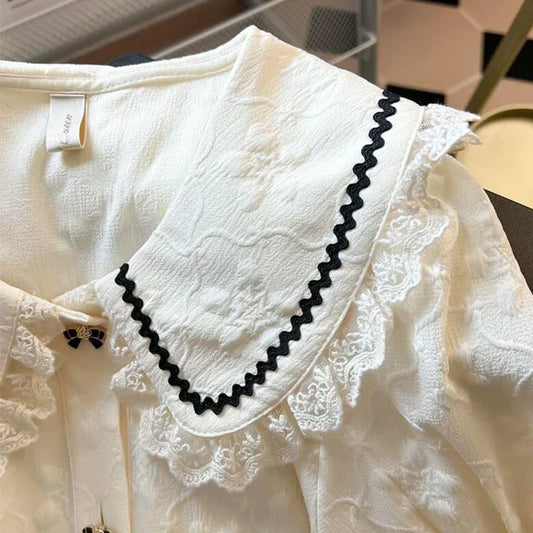 Well Tailored Blouse with a Graceful Silhouette