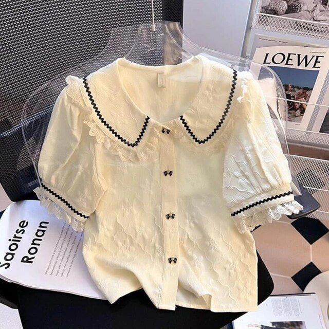 Well Tailored Blouse with a Graceful Silhouette