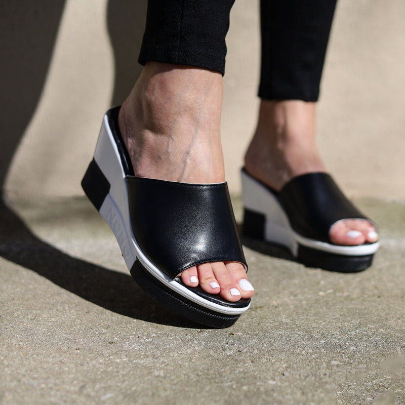 Chic Orthopedic Sandals with Unique Design