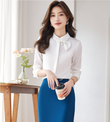 Beautifully Crafted Blouse in a Classic Style