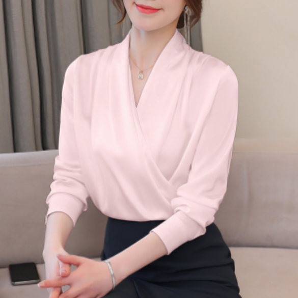 Well Tailored Blouse with a Graceful Silhouette