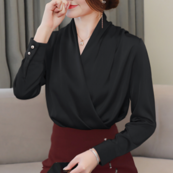 Well Tailored Blouse with a Graceful Silhouette