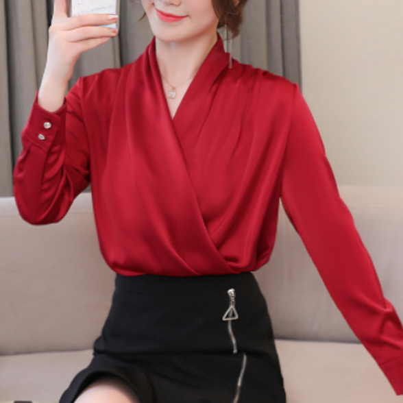 Well Tailored Blouse with a Graceful Silhouette