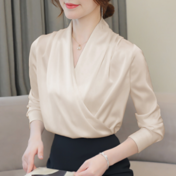 Well Tailored Blouse with a Graceful Silhouette