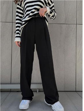 Elegantly Styled Trousers for Everyday Wear
