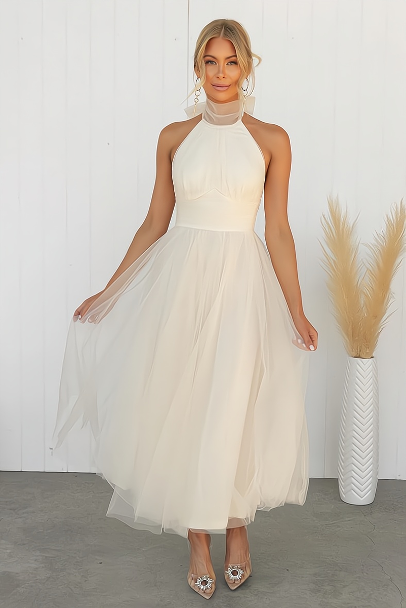 Effortlessly Elegant Dress with a Timeless Design