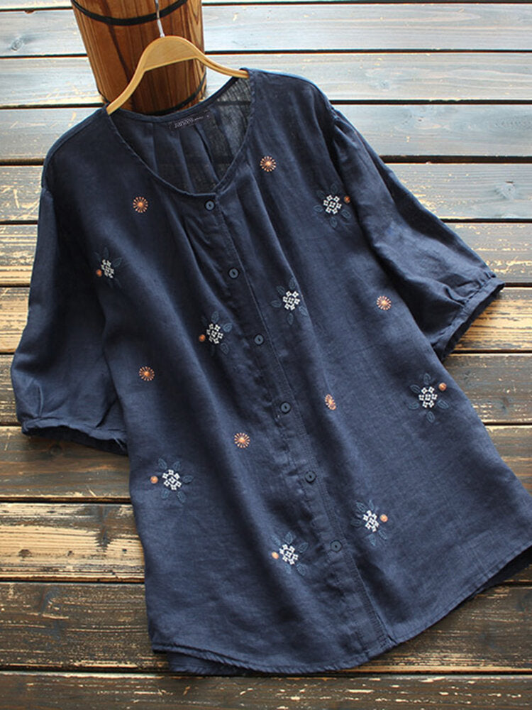 Sophisticated Blouse with a Clean Classic Look