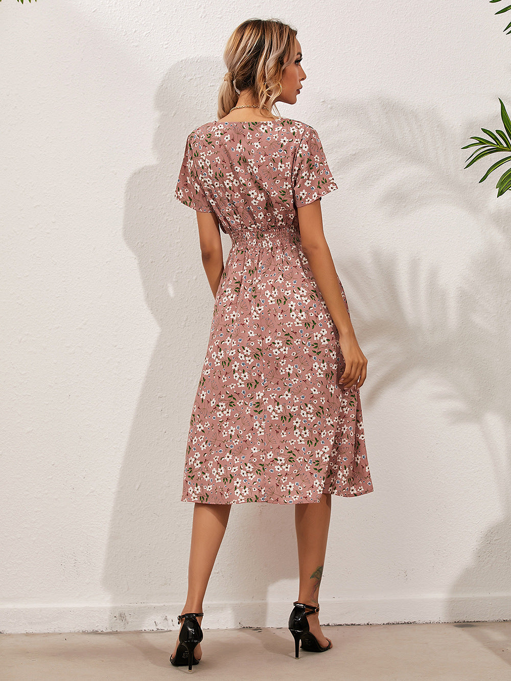 Well Tailored Dress with a Graceful Silhouette
