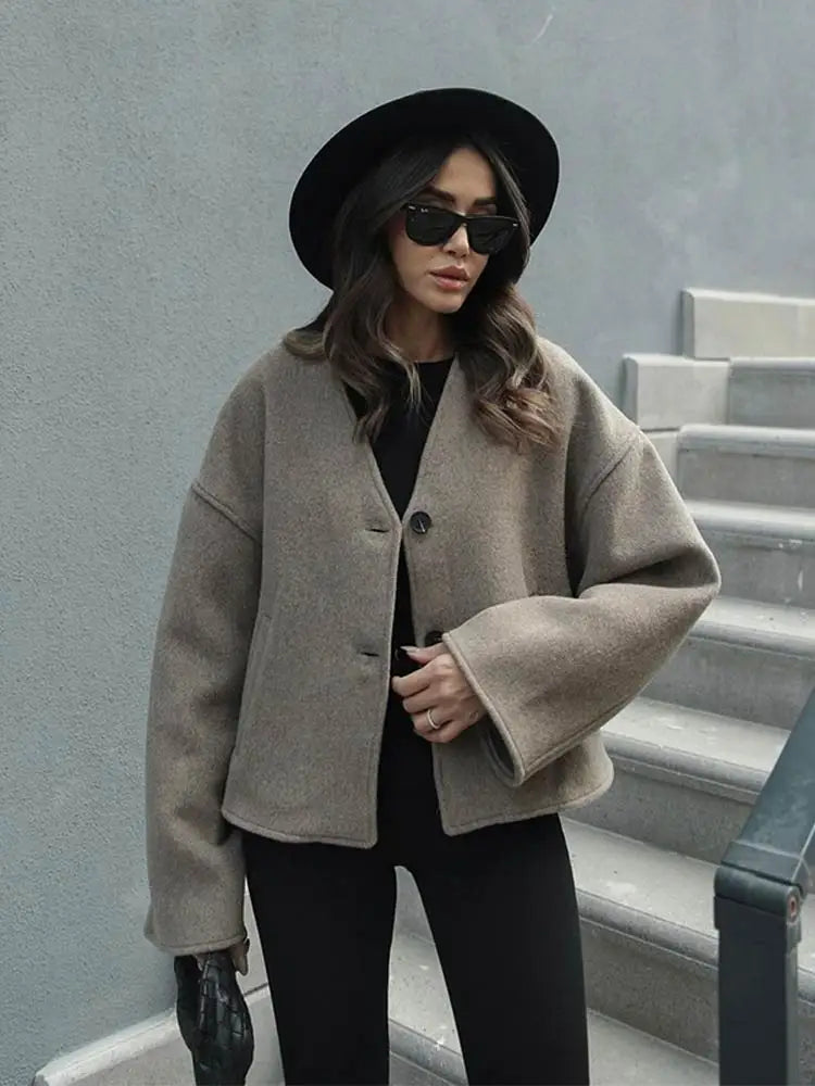 Well Tailored Jacket with a Graceful Silhouette