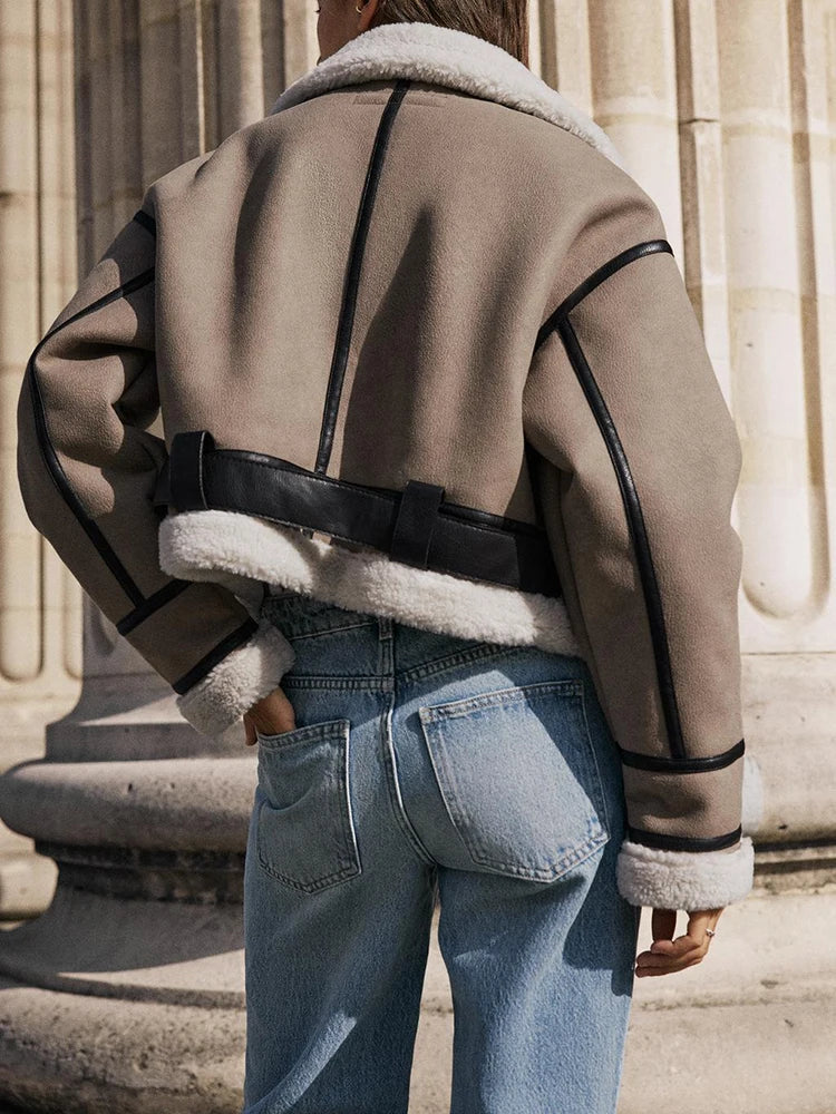 Effortlessly Elegant Jacket with a Timeless Design