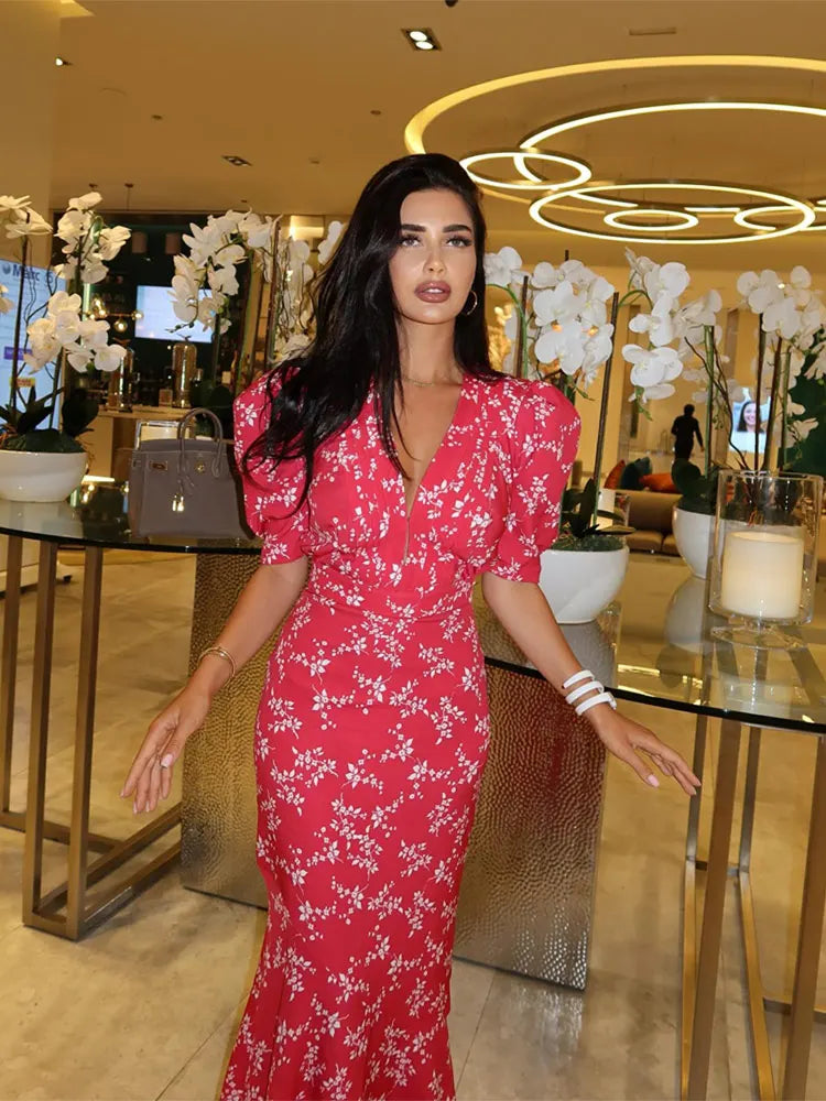 Well Tailored Dress with a Graceful Silhouette