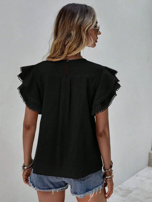 Effortlessly Elegant Blouse with a Timeless Design