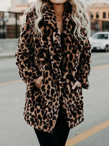 Well Tailored Coat with a Graceful Silhouette