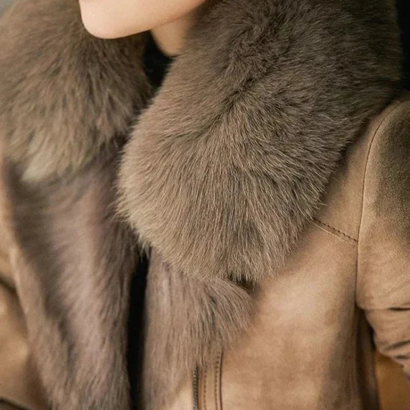 Well Tailored Jacket with a Graceful Silhouette