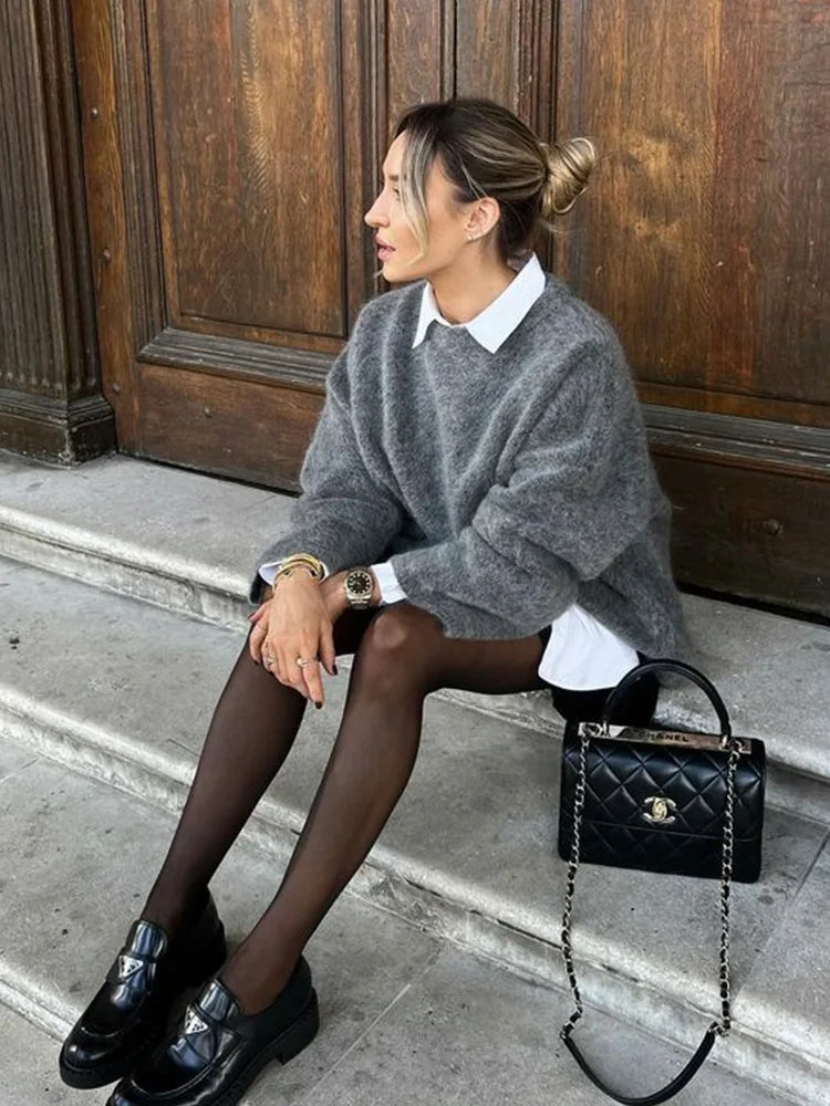 Well Tailored Sweater with a Graceful Silhouette