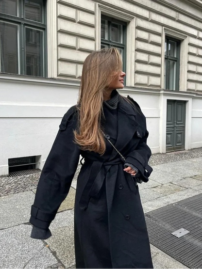Well Tailored Jacket with a Graceful Silhouette