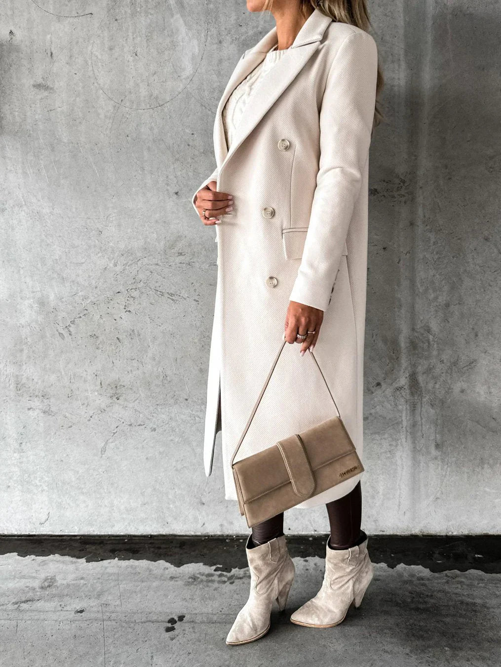 Effortlessly Elegant Coat with a Timeless Design
