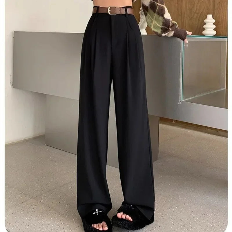 Effortlessly Elegant Pants with a Timeless Design