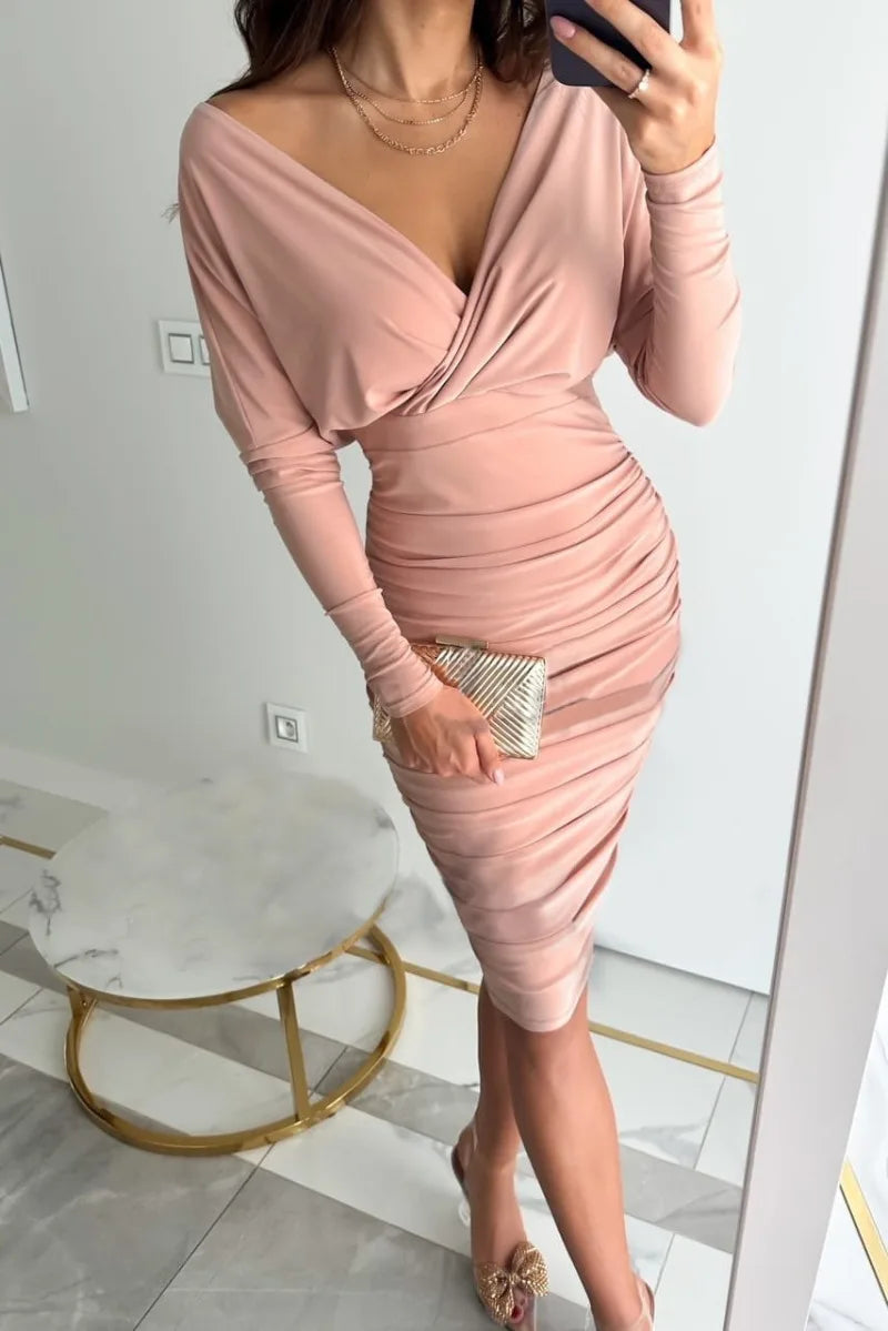 Well Tailored Dress with a Graceful Silhouette