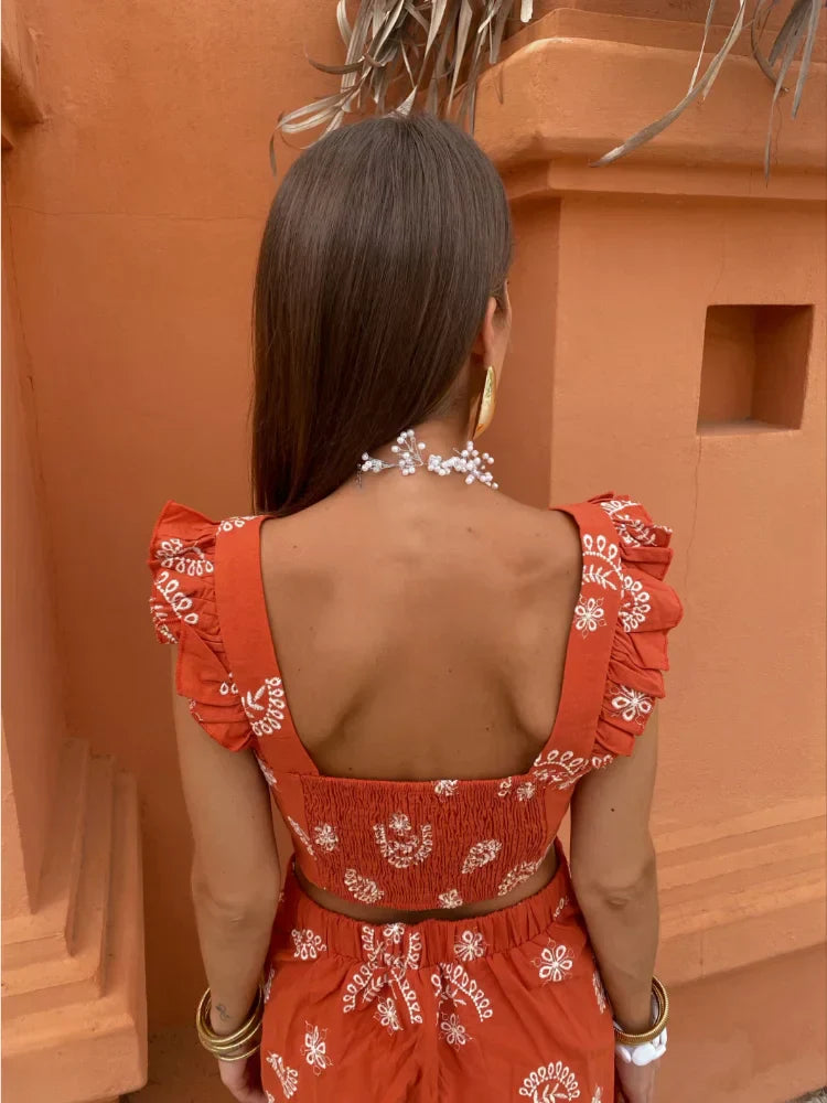 Beautifully Finished Top in a Timeless Design