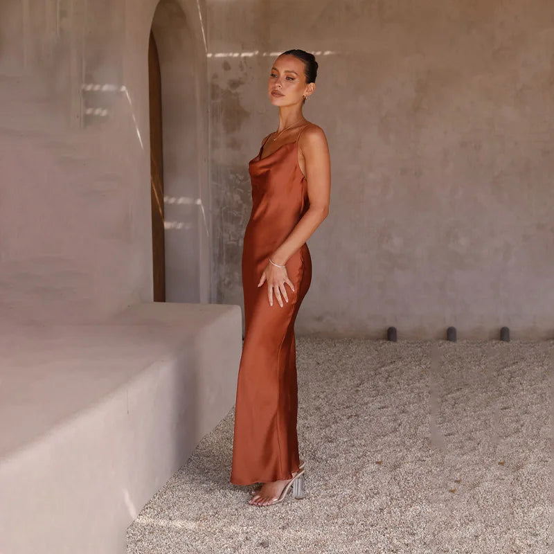 Beautifully Finished Dress in a Timeless Design