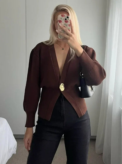 Effortlessly Elegant Sweater with a Timeless Design