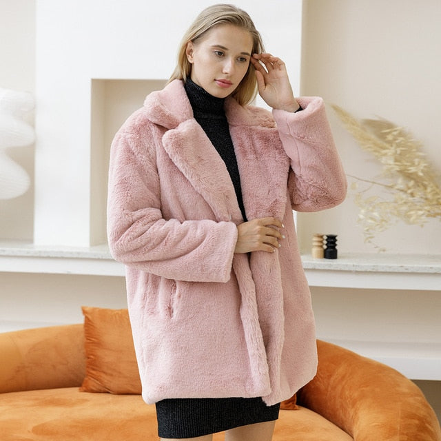 Well Tailored Jacket with a Graceful Silhouette
