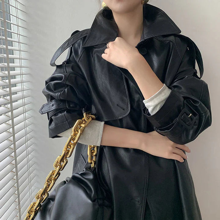 Well Tailored Jacket with a Graceful Silhouette