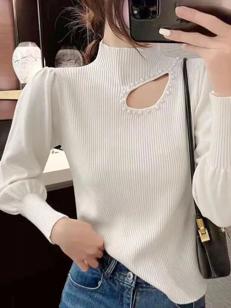 Well Tailored Sweater with a Graceful Silhouette
