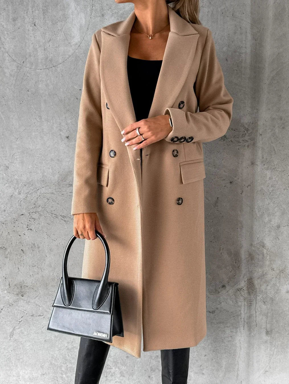 Effortlessly Elegant Coat with a Timeless Design