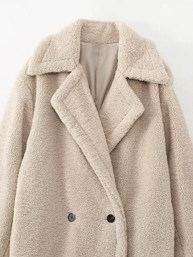 Well Tailored Coat with a Graceful Silhouette