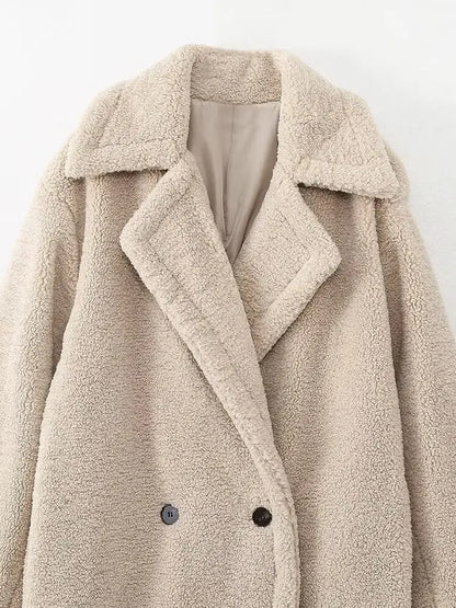 Well Tailored Coat with a Graceful Silhouette