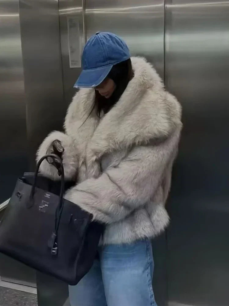 Elegantly Styled Coat for Everyday Wear