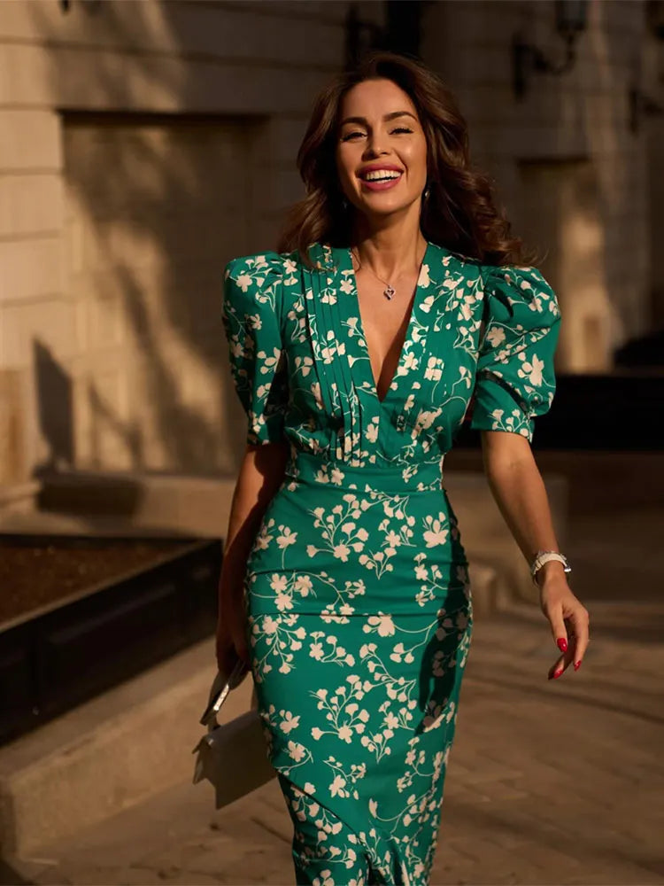 Well Tailored Dress with a Graceful Silhouette