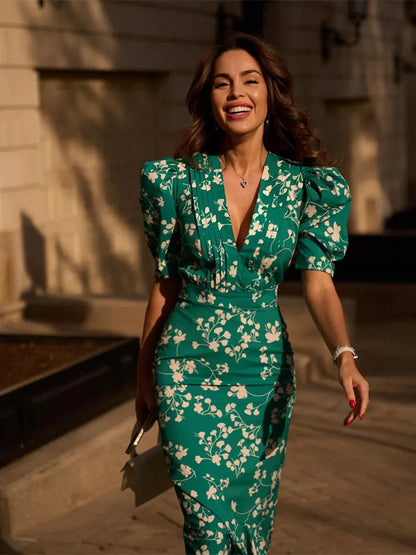 Well Tailored Dress with a Graceful Silhouette