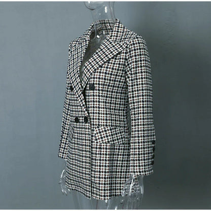 Well Tailored Jacket with a Graceful Silhouette