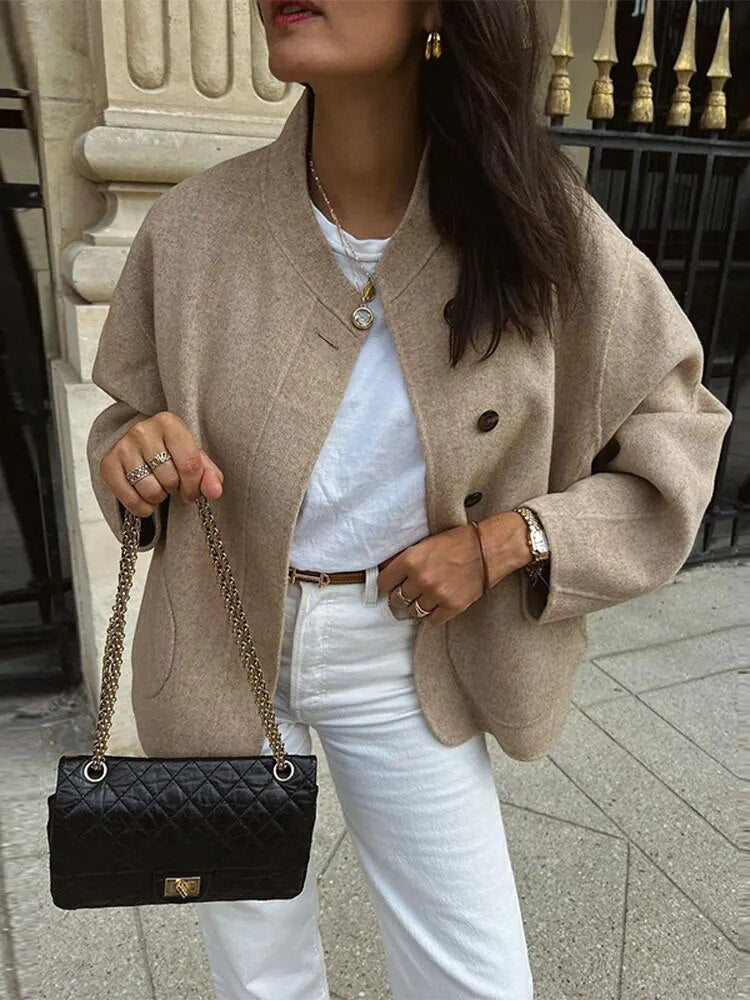 Effortlessly Elegant Jacket with a Timeless Design