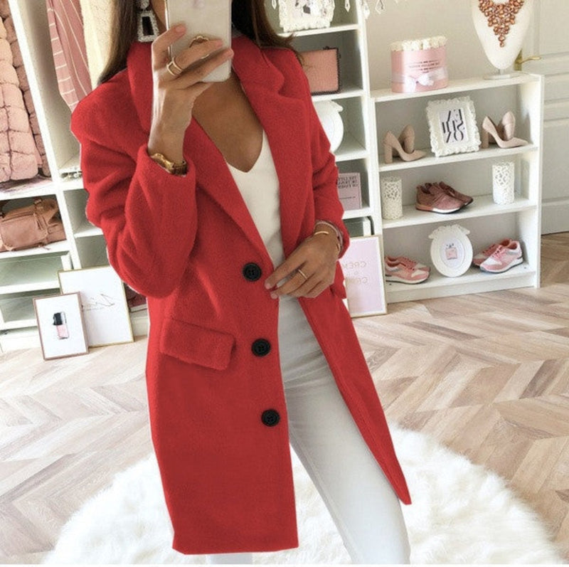 Well Tailored Coat with a Graceful Silhouette