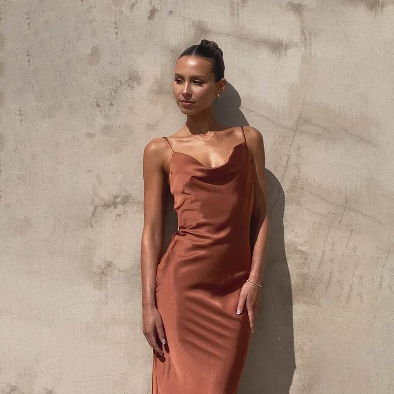 Beautifully Finished Dress in a Timeless Design