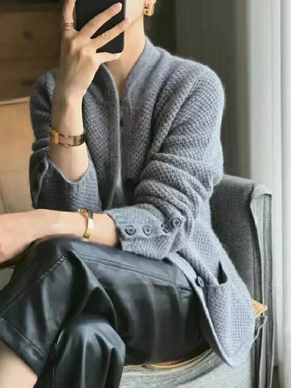 Well Tailored Sweater with a Graceful Silhouette